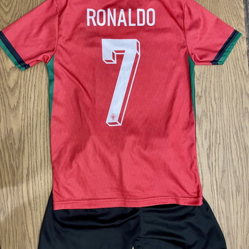 Ronaldo children's football kit, size 10 years (152)