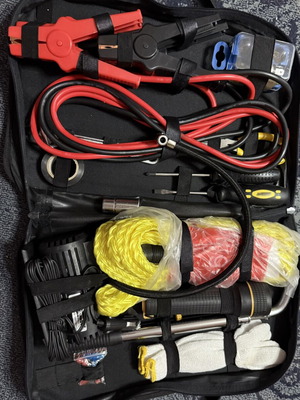 Brüder Mannesmann car emergency kit with compressor and tools