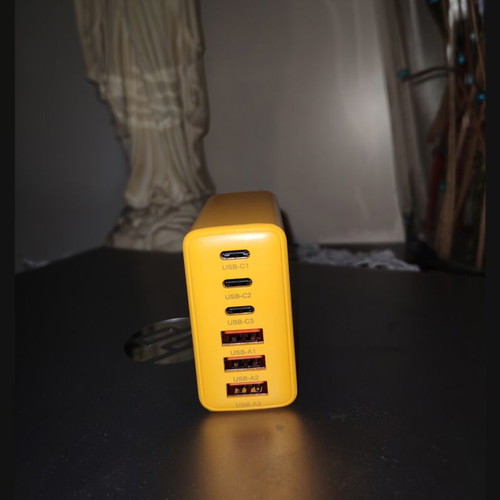 120W Fast Charger EU Plug like new, yellow and black