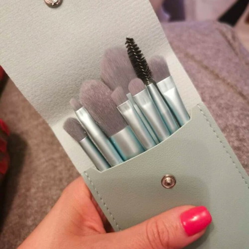 Makeup brush set 8 pieces new without tag