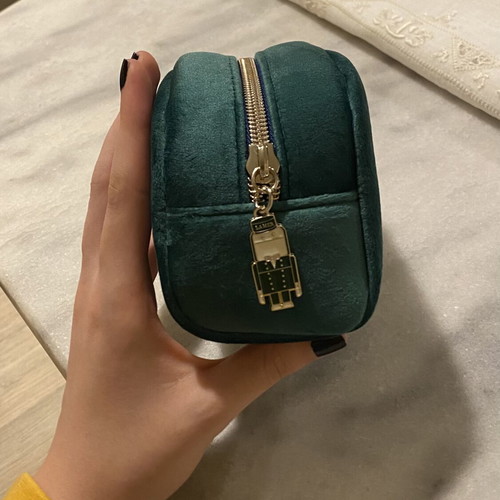 La Mer limited edition Emerald velvet makeup pouch