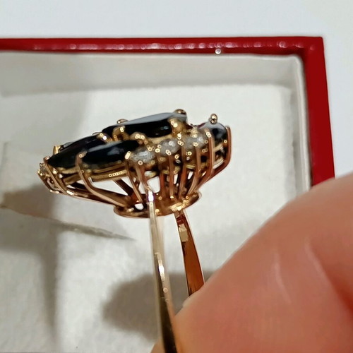 Women's 18k gold ring with sapphires and diamonds like new