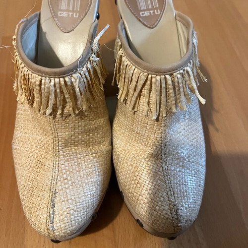 High-heeled clogs used with fringes, beige, size 37