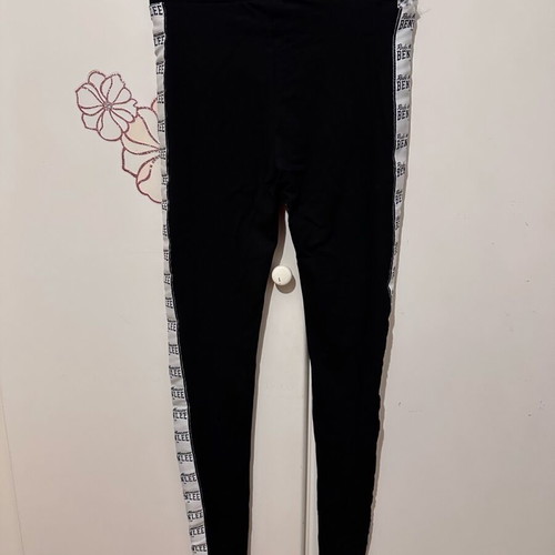 Benlee leggings black used with seam unraveling, size S