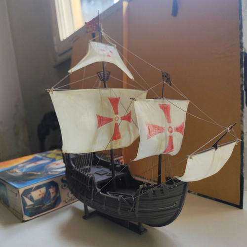 Revell Santa Maria vintage model kit, like new