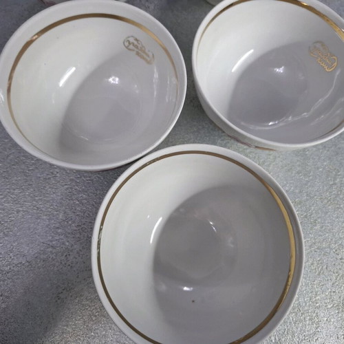 Set of 7 vintage porcelain bowls like new with roses
