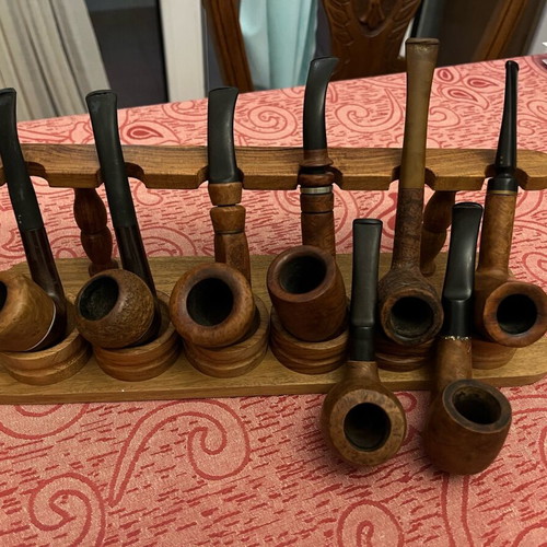 Collectible smoking pipes used with stand