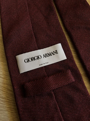 Giorgio Armani silk tie like new, burgundy jacquard texture