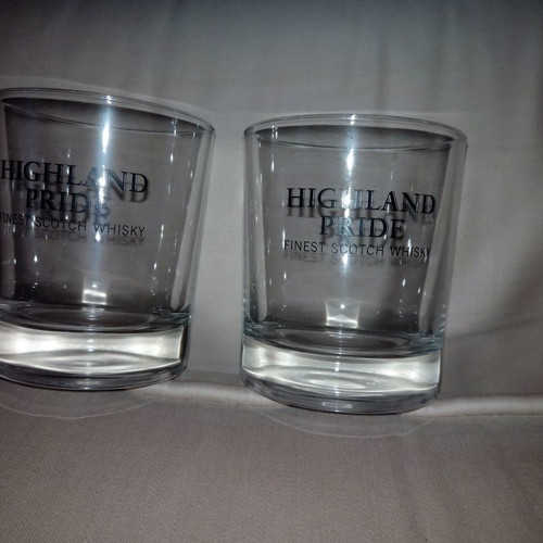 Highland Pride collectible glasses like new, set of 2