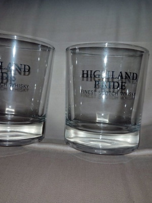 Highland Pride collectible glasses like new, set of 2