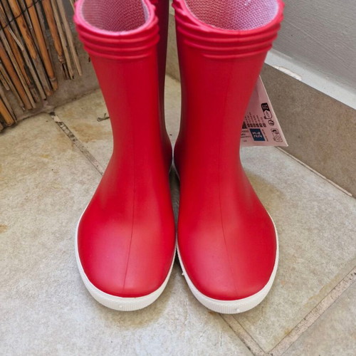 Baby boots new, sizes 23-24, red