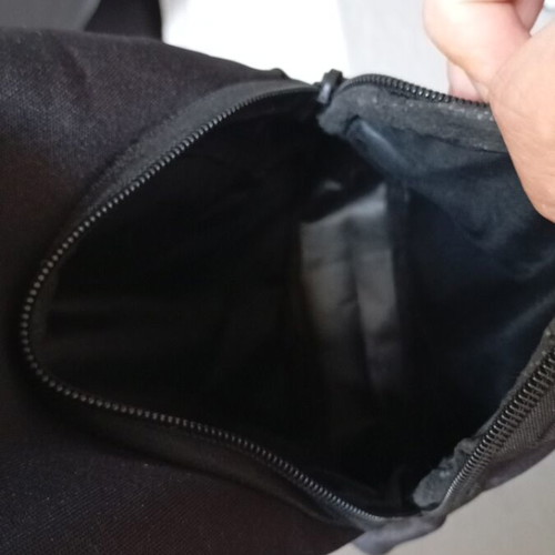 Μαύρο τσαντάκι ώμου σαν καινούργιο, πρακτικό και ελαφρύ