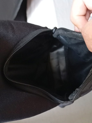 Μαύρο τσαντάκι ώμου σαν καινούργιο, πρακτικό και ελαφρύ