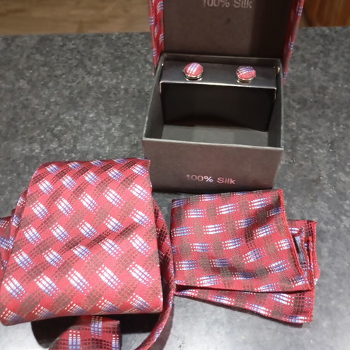 Tie, cufflinks and pocket square set, silk