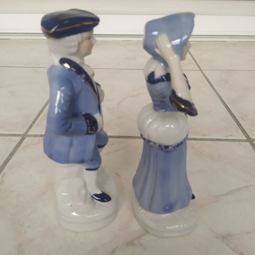 Vintage musical couple figurine with blue clothes like new