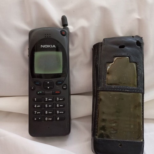 Nokia 2110 (NHE-1XN) vintage retro mobile phone used for parts or repair