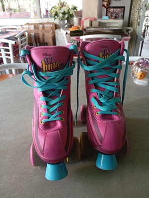 Disney Roller Skates Size 34/35 Like New