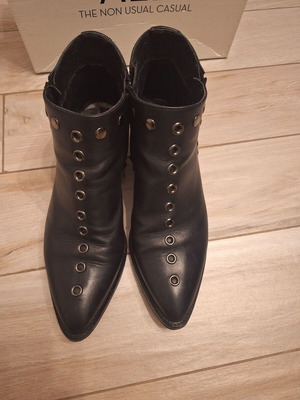 ALE leather ankle boots used, black size 40 with studs