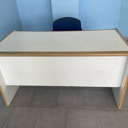 Desk in excellent condition