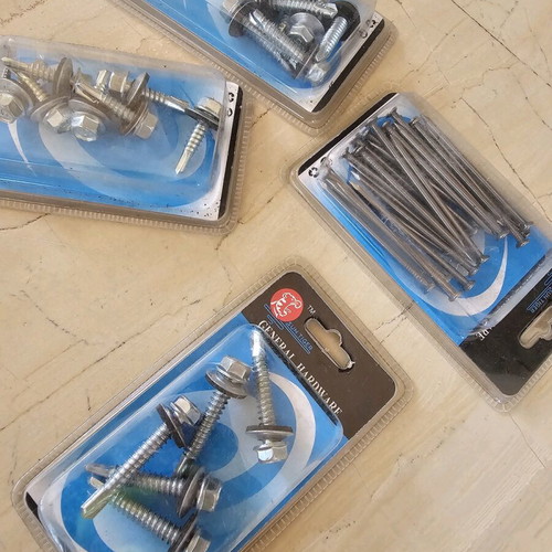 Various screws new, pack of 13 pieces