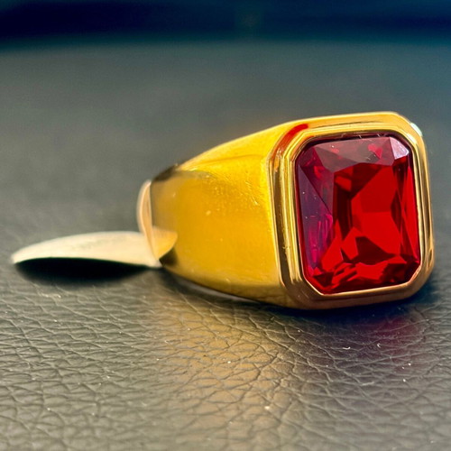 Golden Crimson Signet Ring new, red faceted crystal, 316L stainless steel