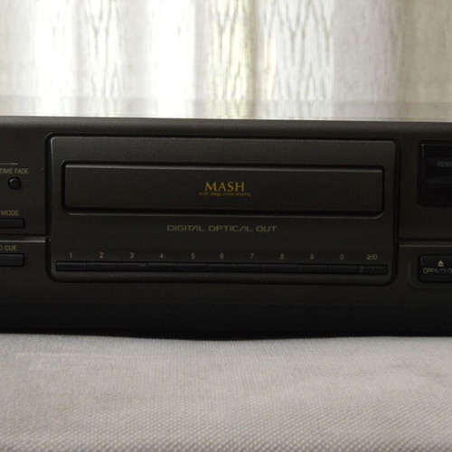 Technics SL-PG590 CD player like new with remote and optical output