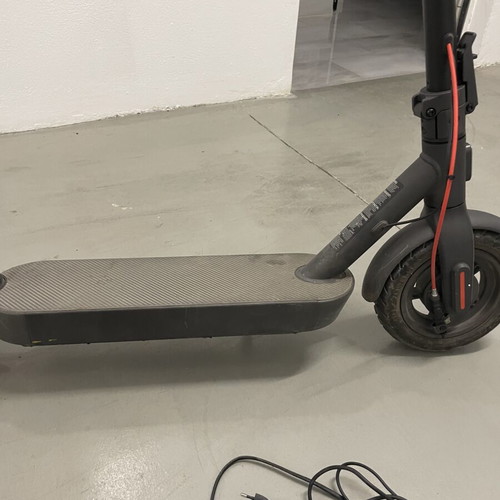 Xiaomi Electric Scooter 4 Pro 2nd Gen used, excellent battery