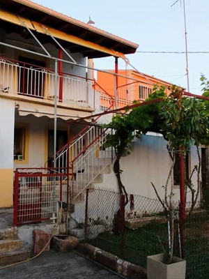 Two-storey renovated furnished detached house with garden and pergola