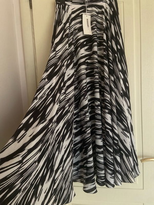 Maxi skirt animal print size medium new