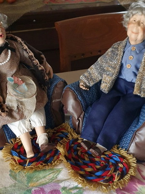 Duck House Heirloom Limited Edition dolls set like new