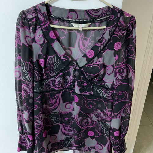 Shirt with design like new, stylish with small front tie, size M