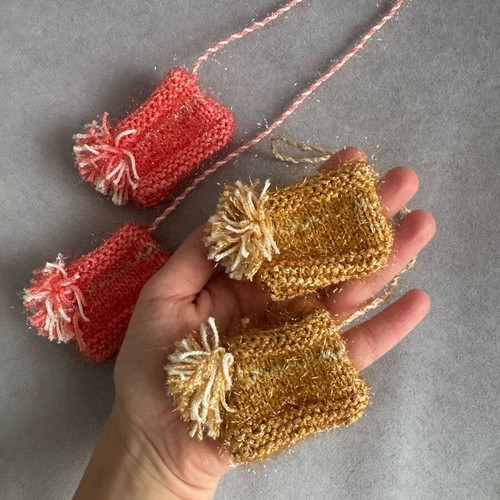Slipper ornaments like new, 2 sets