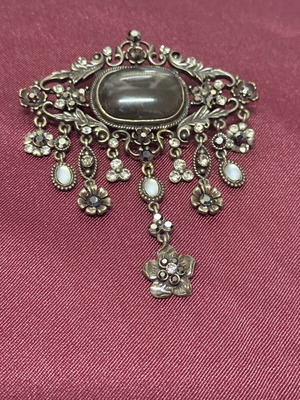 Vintage brooch large, like new, black and silver