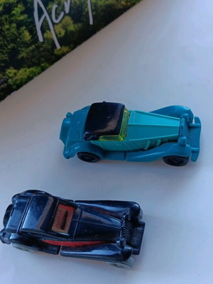 Kinder 95 limousine toy cars used, set of 2