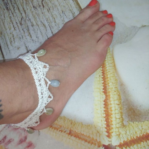 Barefoot jewelry for feet with shells new, white and gray