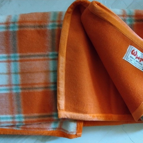 Vintage Omega wool blanket double size, new in nylon
