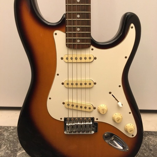 Samick Stratocaster Electric Guitar tri-tone sunburst sve130 sdts used with case