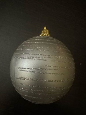 Christmas balls like new, pack of 5, silver with glitter
