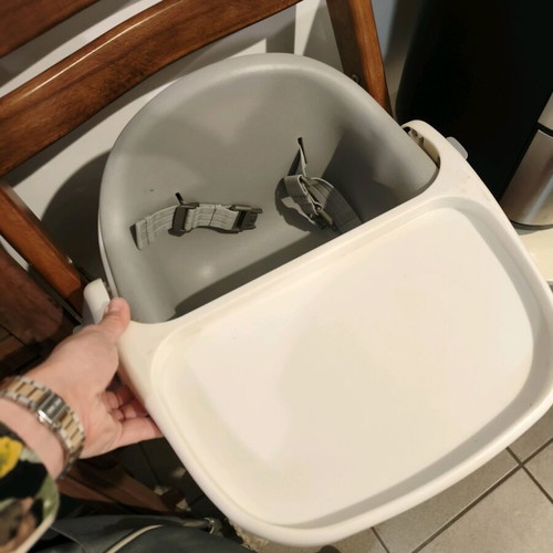 Mamas & Papas Baby Snug Floor Seat portable high chair like new