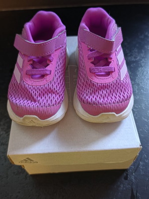 Adidas baby shoes size 20 like new