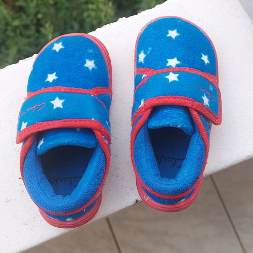 Clarks children's super anatomical slippers size 20 like new