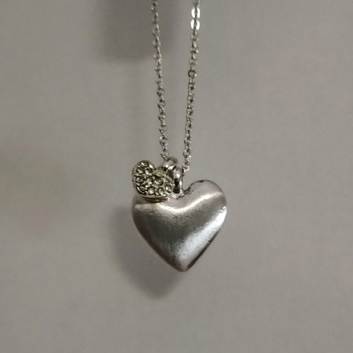 Necklace with two hearts new, lustrous and with stones