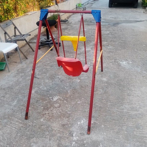Lazarid outdoor swing with metal frame and plastic seat