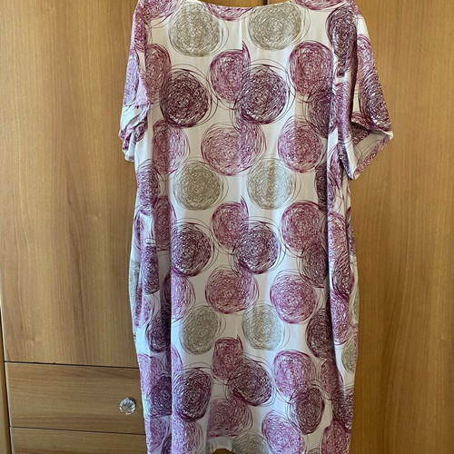 Oversized midi dress new, round neckline, short sleeves, pockets