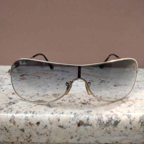Ray-Ban RB3211 Aviator sunglasses like new with case and cleaning cloth