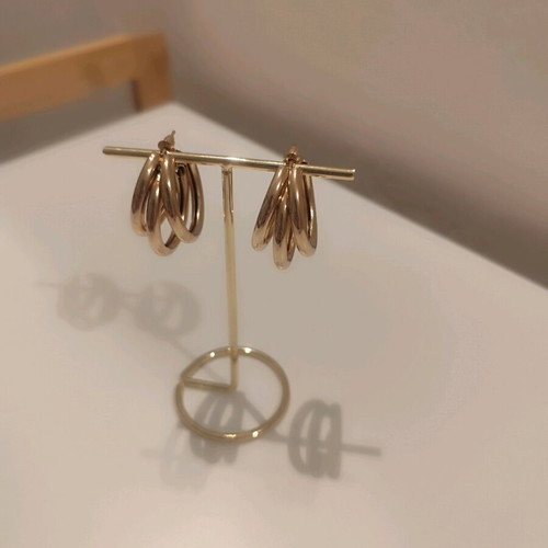 Earrings gold new, very impressive