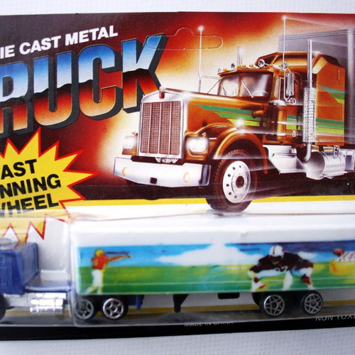 Vintage die cast metal trucks 3 pieces with sliding Mobil new