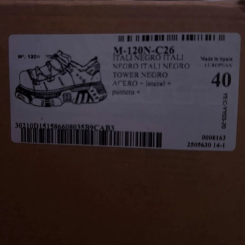 New Rock boots size 40 black new