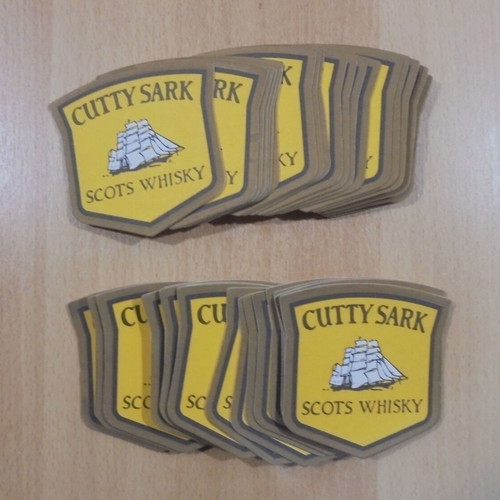 Cutty Sark Scots Whisky vintage promotional bar set new