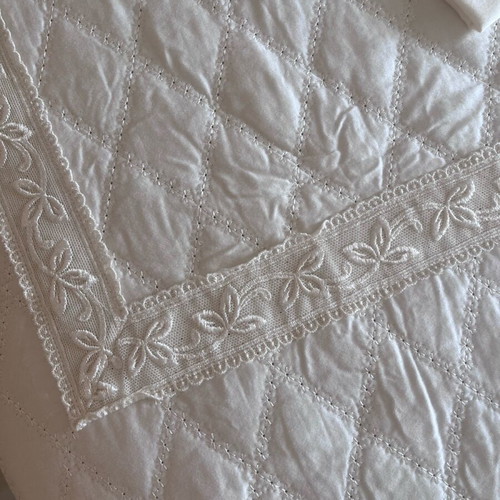Bridal bed set like new, Crealba